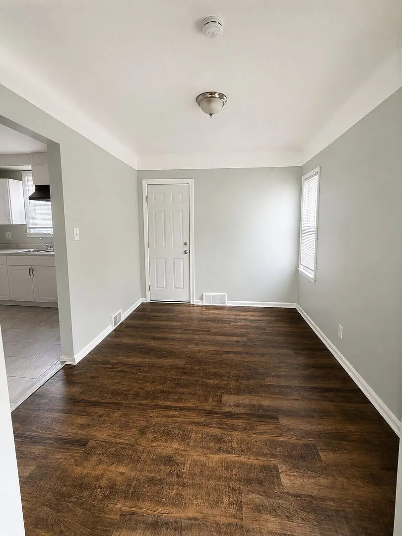 Move-In Ready 3-Bedroom Home with 1.5 Baths and Spacious Living Areas — Photo 3