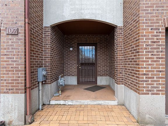 2nd image of 10 Selden St APT 5