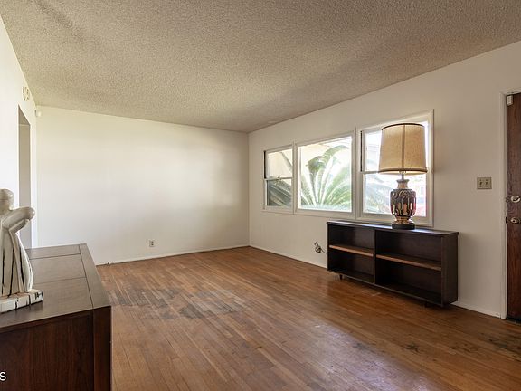 5th image of 402 N Walnuthaven Dr