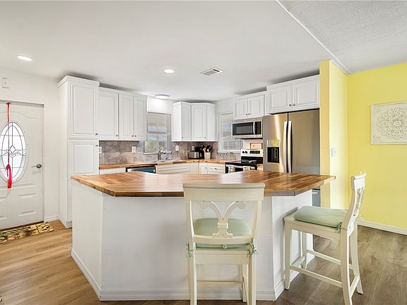 3rd image of 14715 Patrick Henry Rd