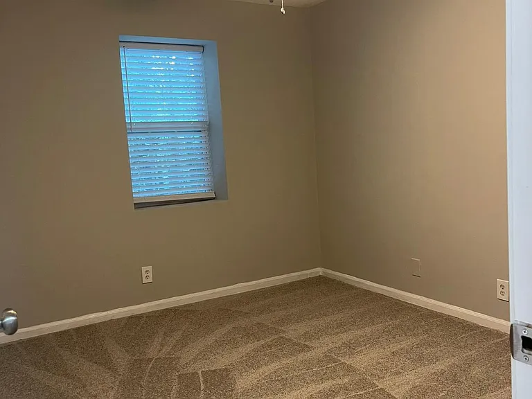 3822 Parklane Dr — Photo 7
