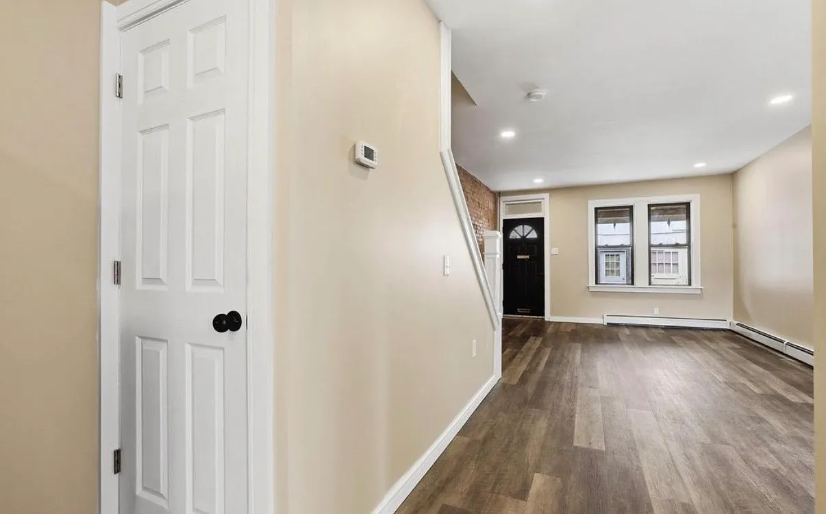 2 bed, 1064 sqft, $1,950 — Photo 3