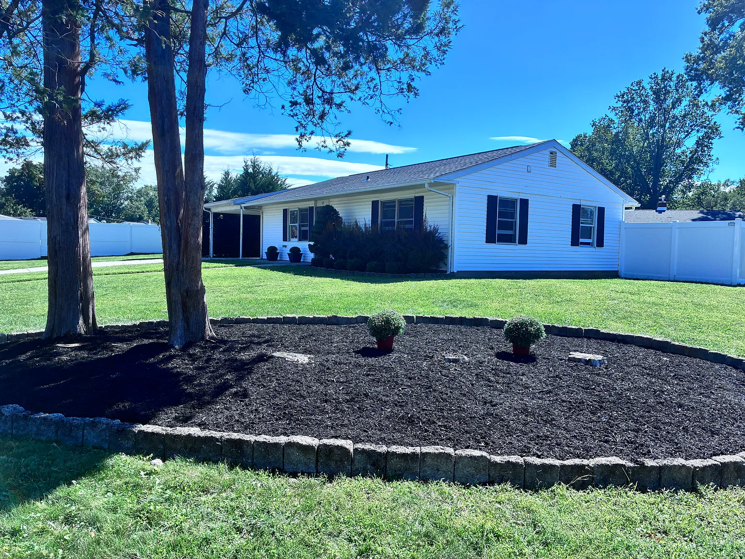 3 bed, 1000 sqft, $2,800 — Photo 2