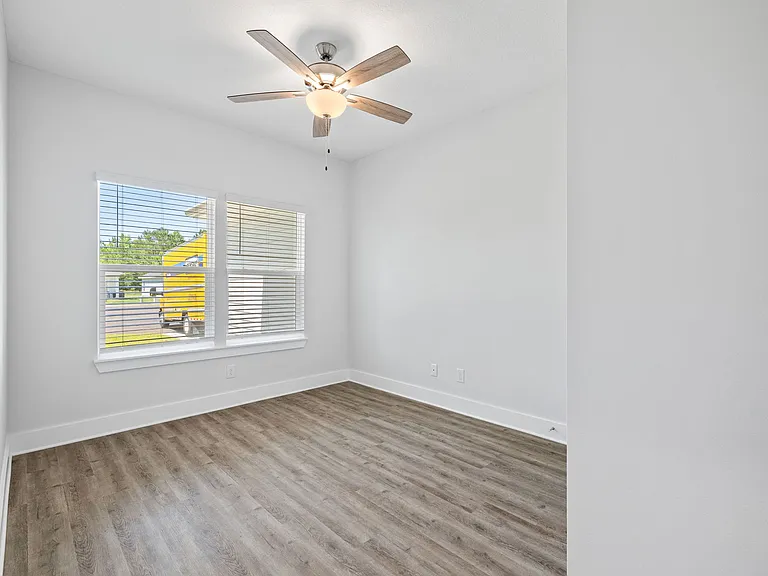 25 Alexander Way — Photo 5