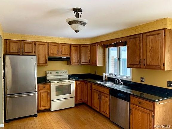 5th image of 39 Halwill Dr