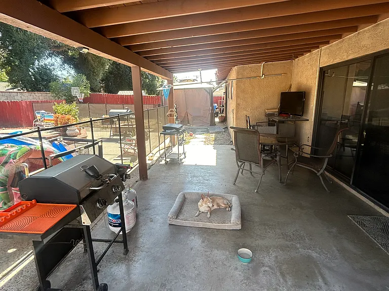 41633 Whittier Ave — Photo 10