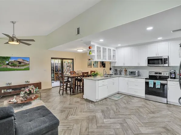 111 SW 96th Ter #111, Pembroke Pines, FL 33025
