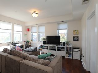 284 15th St SE APT 302, Washington, DC 20003