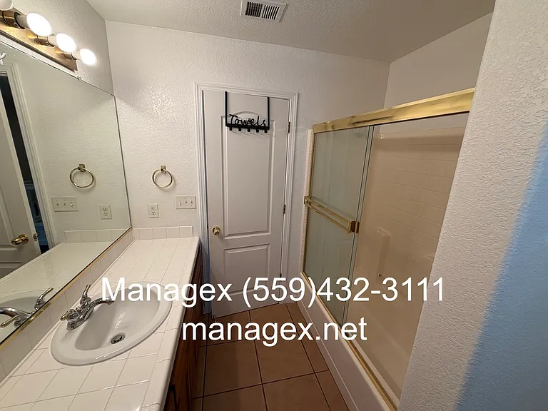 2833 E Cromwell Ave — Photo 16