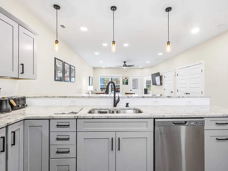 143 Carver St #11 — Photo 6