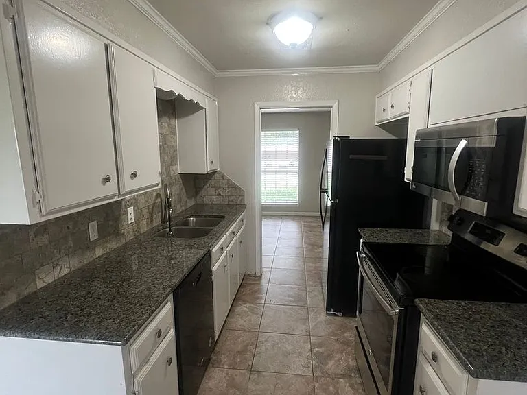 213 Cindy Ann St — Photo 3