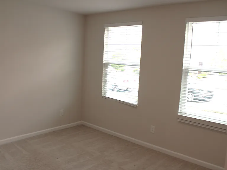 4941 Southern Magnolia Dr — Photo 3