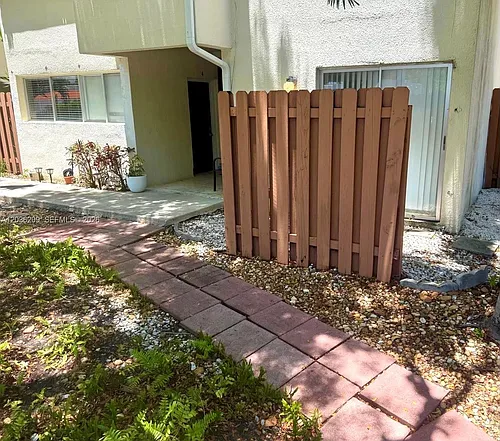 1910 SW 17th Ave #4 Photo 1