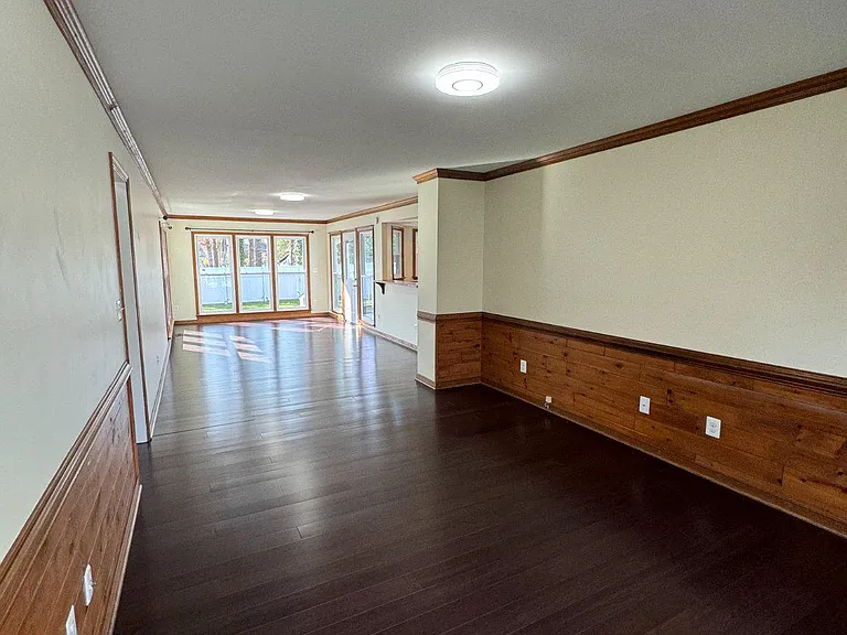 1115 Aquia Dr — Photo 2
