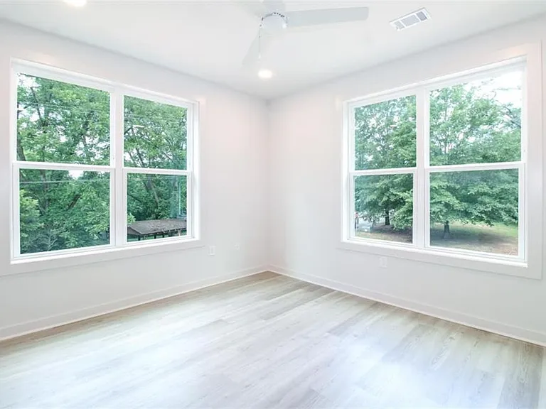 260 Martha Dr — Photo 8