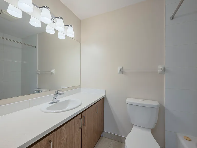 385 Bell St S — Photo 18