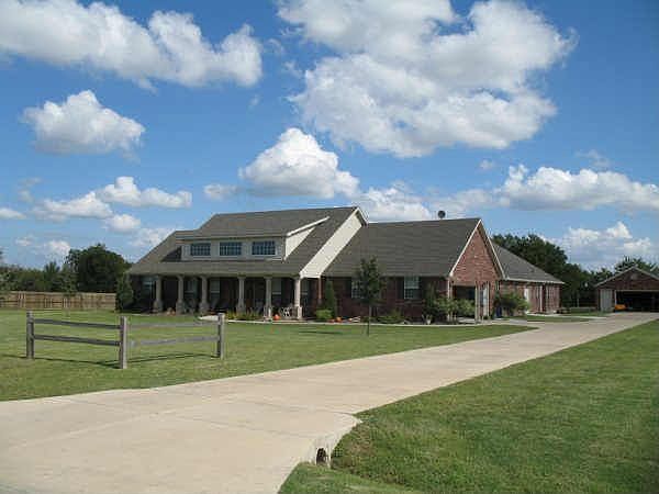 1st image of 6 Greenhollow Ln