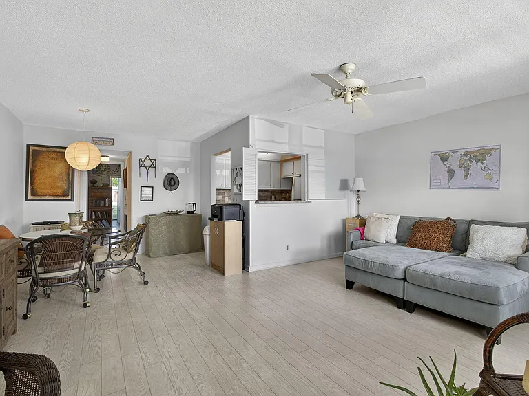 106 Camden E — Photo 9