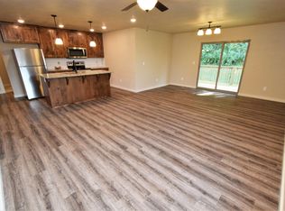 1422 S Treetop Ct, Ozark, MO 65721