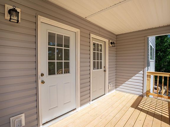 4th image of 2318 Holliday St