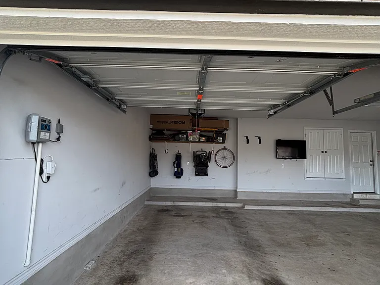 1852 Caponier St — Photo 28