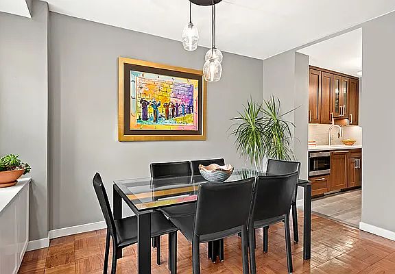 4th image of 20 E 9th St #6M