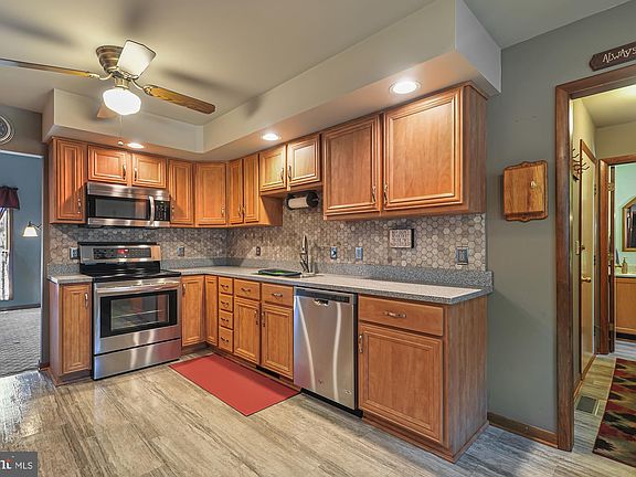 4th image of 4 Bradford Ln