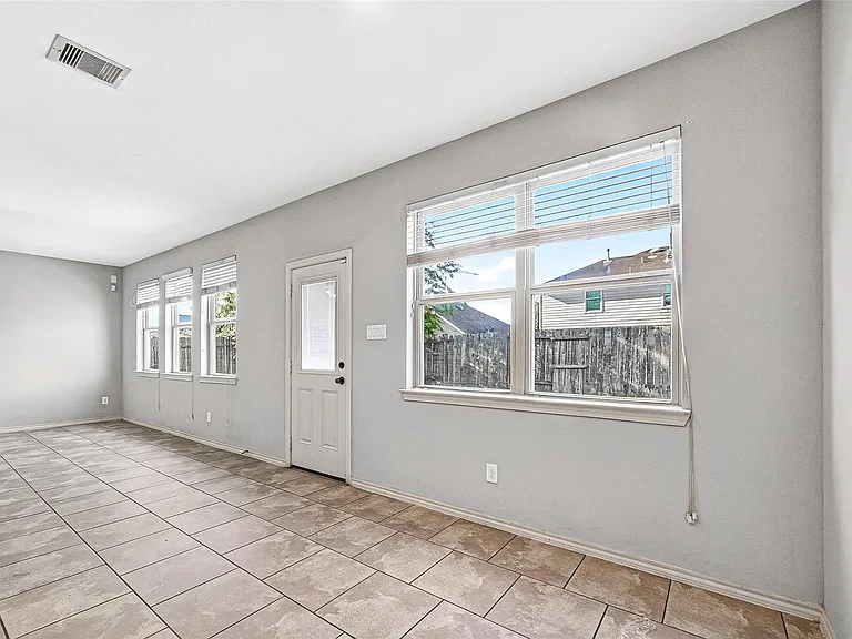1326 Seagler Pond Ln — Photo 19