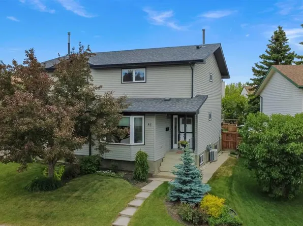81 S Strathcona Cres SW, Calgary, AB T3H 1K9