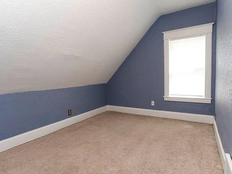 1005 C St — Photo 13