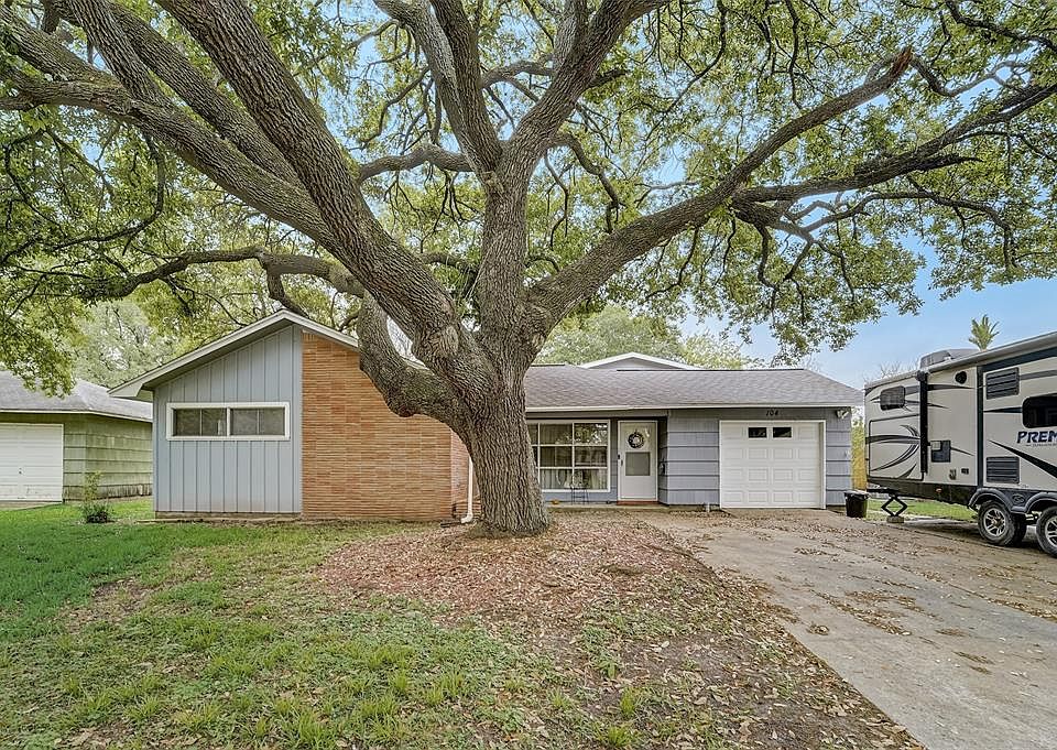 104 Palm Ln, Lake Jackson, TX 77566 MLS 54656952 Zillow