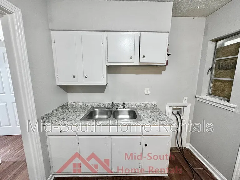 2050 Sharon Ln — Photo 7