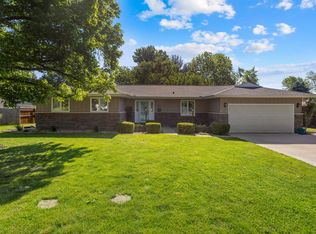 512 G H Baker Dr, Urbana, IL