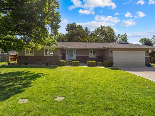 512 G H Baker Dr, Urbana, IL 61801
