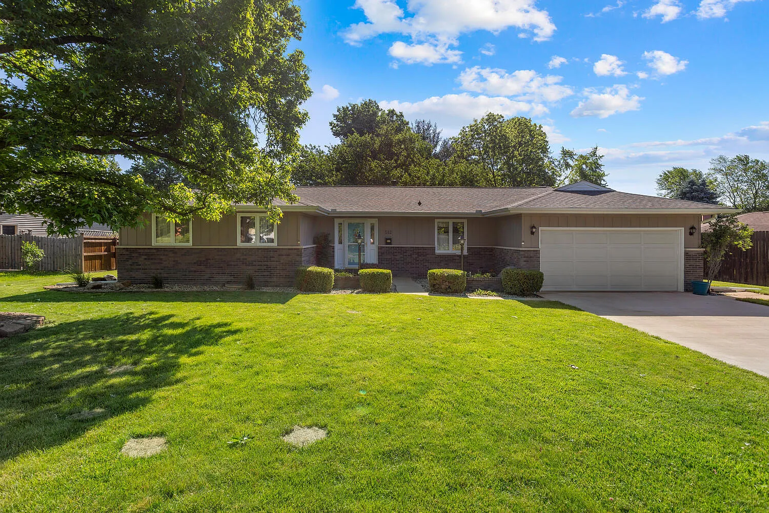 512 G H Baker Dr photo 1