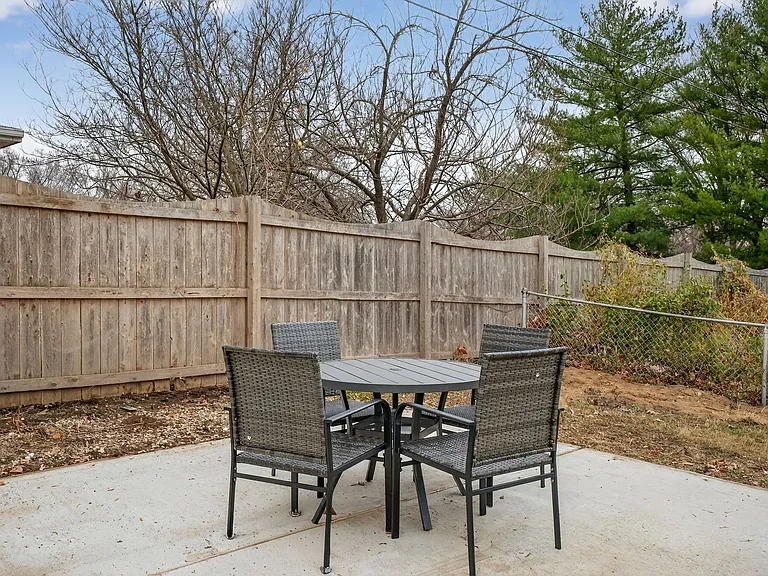 1553 Cove Ln — Photo 45