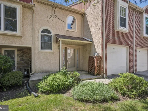 22 White Pine Ct, Lafayette Hill, PA 19444