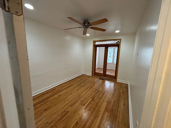 3rd image of 1008 18th St NE APT 1