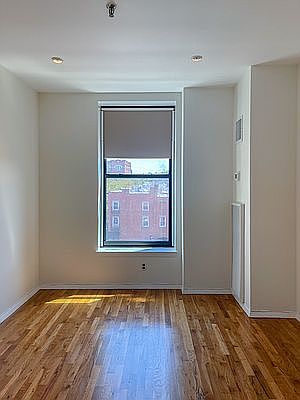 5th image of 1 Tiffany Pl APT 4P