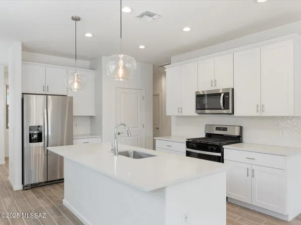 125 N Spring Flower Dr, Tucson, AZ 85748