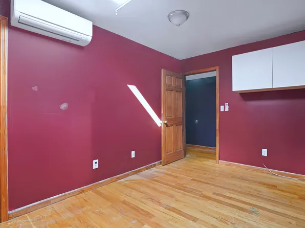 65-36 Metropolitan Avenue image 25 of 33