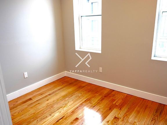 5th image of 429 Wythe Ave #5