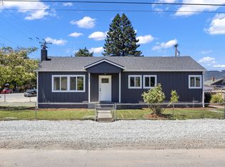 514 E 2nd Ave, Riddle, OR 97469