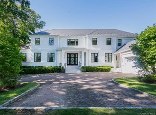 16 Ridge Dr E, Great Neck, NY 11021