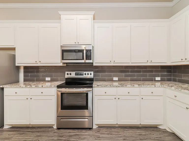 1213 Summerset Ln — Photo 10