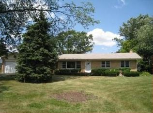 410 Blackhawk Dr, Schaumburg, IL