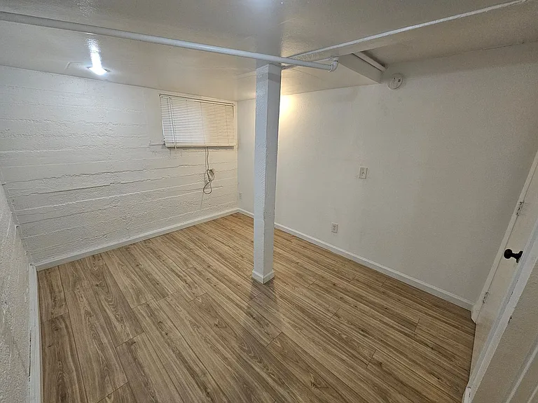 202 W 2nd Ave #1 — Photo 16
