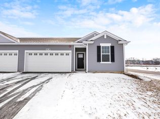 919 Darwin St, North Aurora, IL 60542