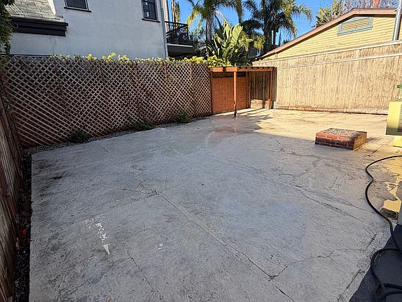 5th image of 309 N Venice Blvd #2
