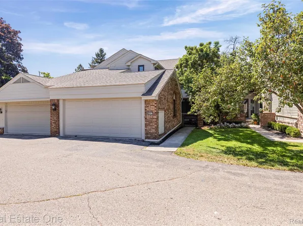 6027 Pebble Lane Ct, West Bloomfield, MI 48322